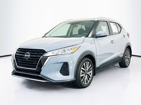 Used 2024 Nissan Kicks SV FWD image 3