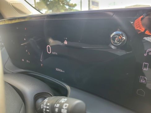 Used 2024 Buick Encore GX Sport Touring image 11