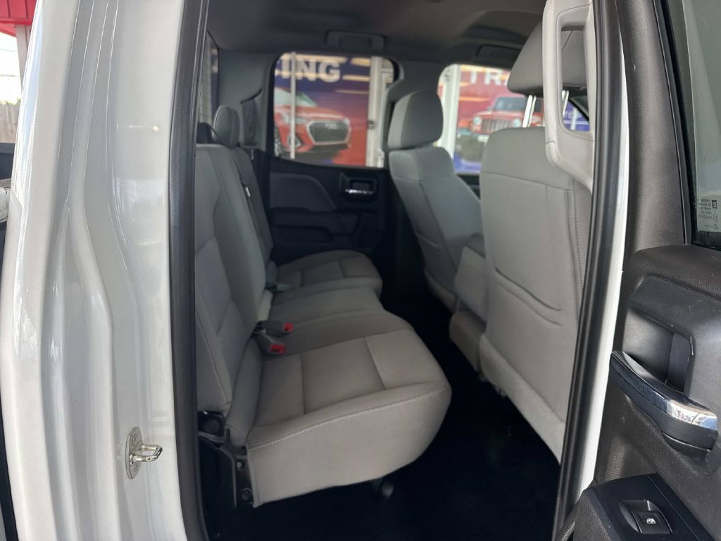 Used 2018 Chevrolet Silverado 1500 Custom w/ Custom Value Package RWD image 11