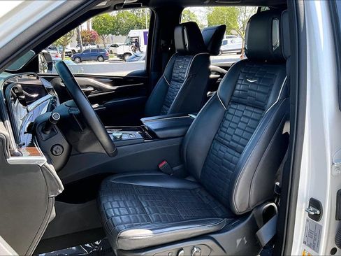Used 2022 Cadillac Escalade ESV Sport Platinum w/ Heavy-Duty Trailer Package AWD/4WD image 10