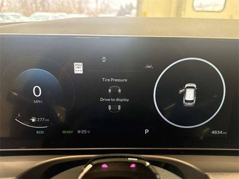 Certified 2025 Hyundai Tucson SEL image 9