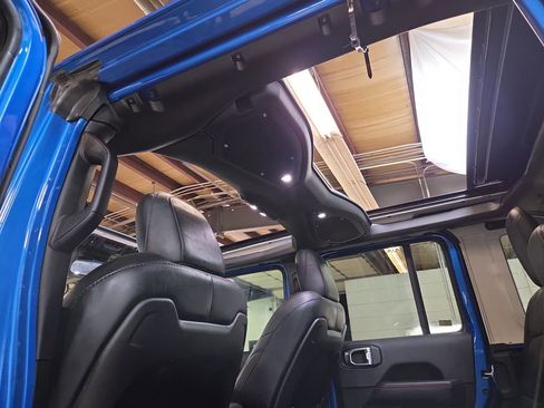 Used 2024 Jeep Wrangler Unlimited Rubicon w/ Safety Group image 21