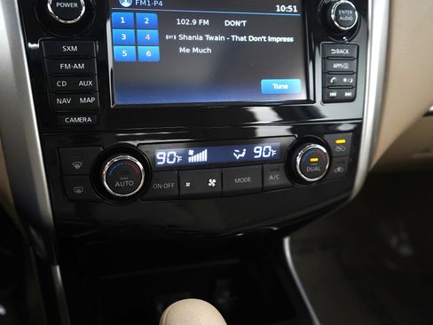 Used 2014 Nissan Altima 2.5 SV w/ Convenience Package image 21