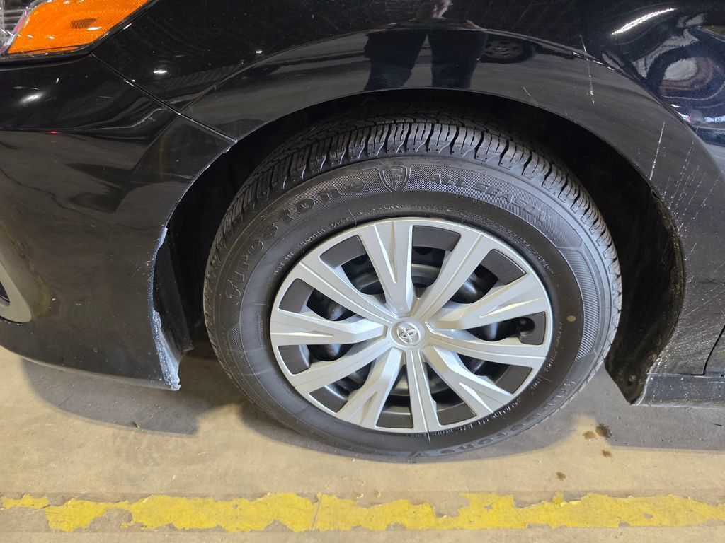 Used 2022 Toyota Camry LE FWD image 3