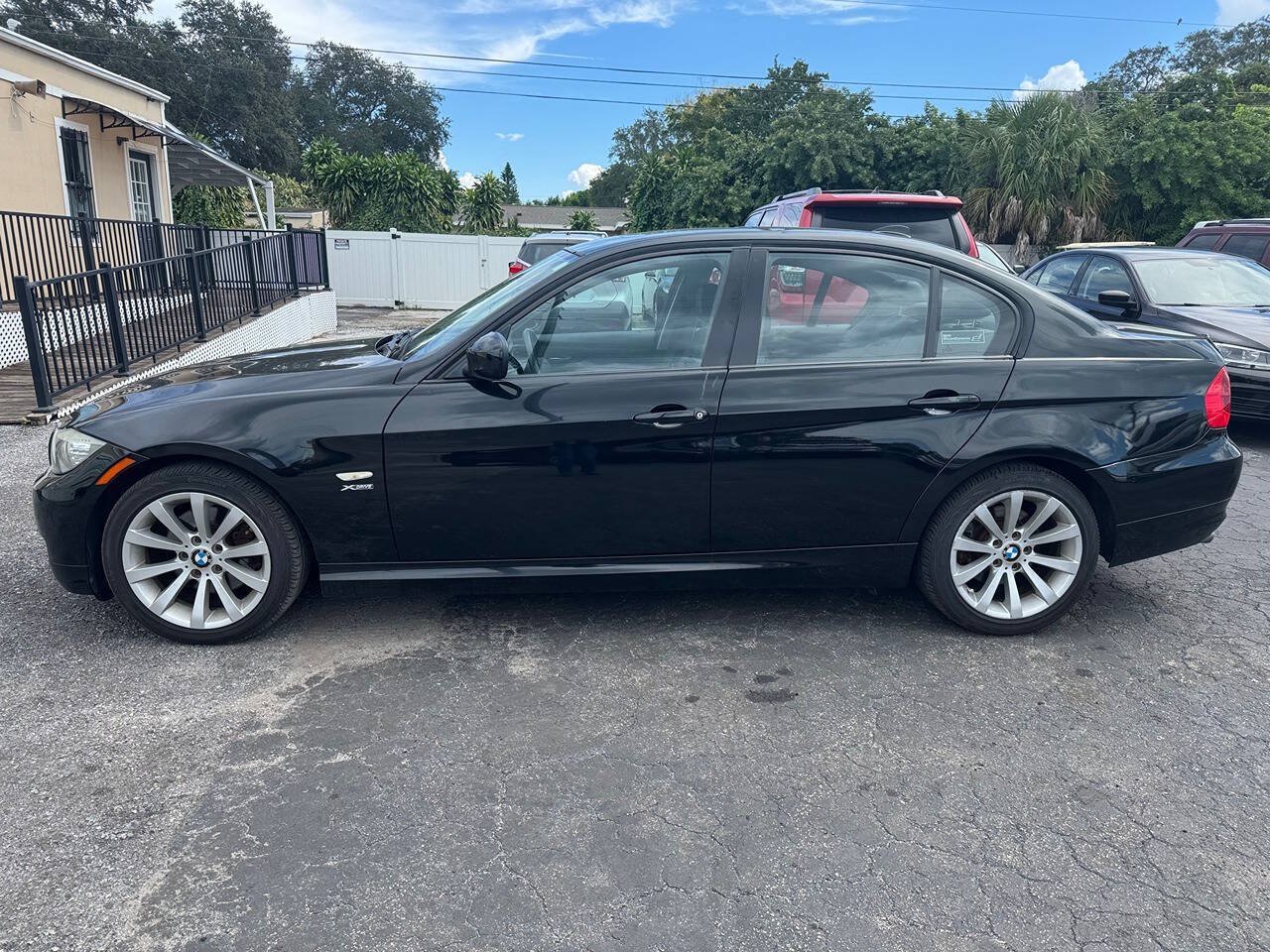 Used 2011 BMW 328i xDrive Sedan AWD/4WD image 5