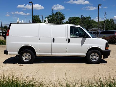 Used 2017 Chevrolet Express 2500 RWD image 7