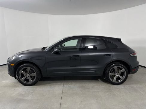 Certified 2025 Porsche Macan image 2