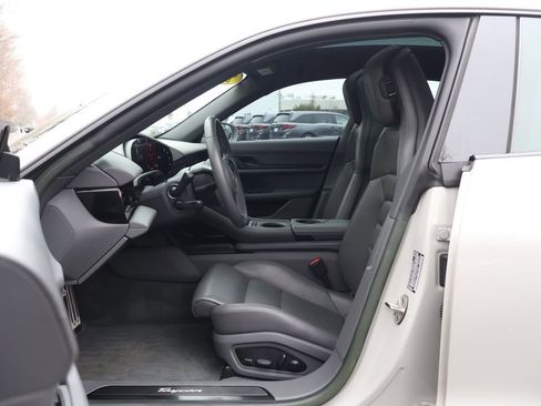 Used 2022 Porsche Taycan image 30