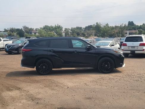 Used 2023 Toyota Highlander XSE AWD/4WD image 7