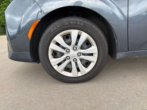 Used 2021 Kia Soul LX image 9