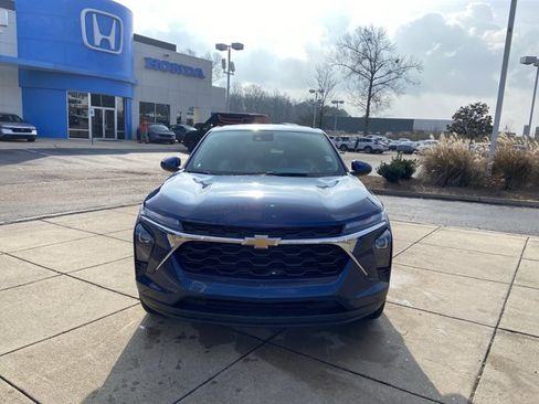 Used 2024 Chevrolet Trax LS w/ LS Convenience Package image 3