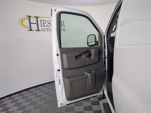 Used 2025 Chevrolet Express 2500 w/ Driver Convenience Package RWD image 30