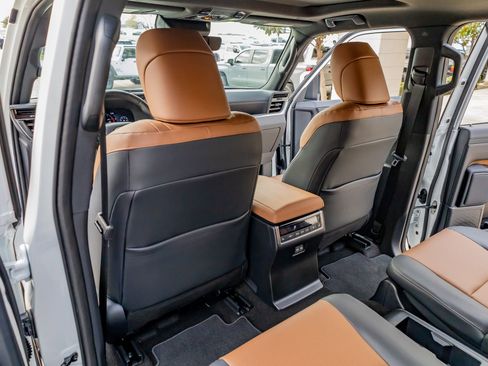 Used 2025 Lexus GX 550 w/ Cold Area Package image 35