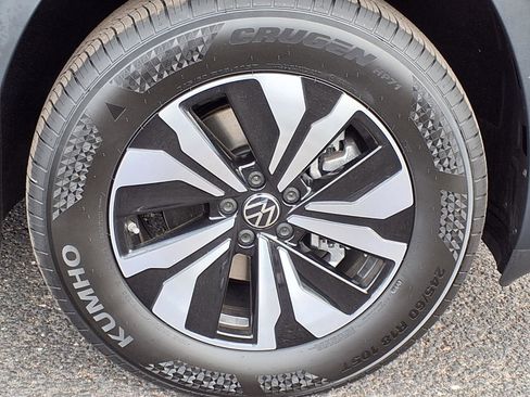 New 2026 Volkswagen Atlas SE image 9