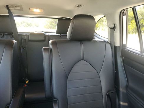 Used 2021 Toyota Highlander XLE image 14