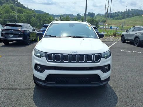Used 2023 Jeep Compass Latitude AWD/4WD image 5