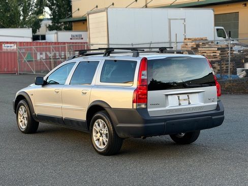 Used 2004 Volvo V70 AWD/4WD image 9