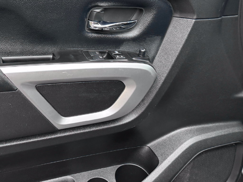 Used 2017 Nissan Titan SV RWD image 17