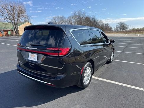 New 2026 Chrysler Pacifica Select image 7