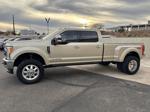 Used 2017 Ford F350 Lariat w/ Lariat Ultimate Package image 3