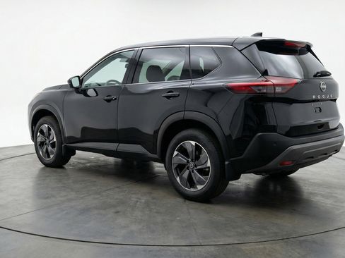 Used 2025 Nissan Rogue SV image 6