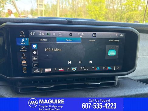 Used 2024 Jeep Gladiator Sport AWD/4WD image 30