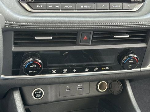 Used 2023 Nissan Rogue SV image 23