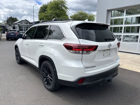 Used 2019 Toyota Highlander SE AWD/4WD image 3