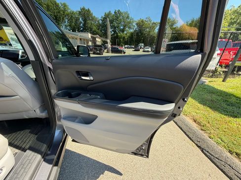 Used 2016 Honda Pilot Touring image 14