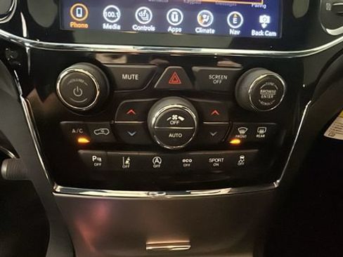 Used 2020 Jeep Grand Cherokee Altitude AWD/4WD image 23