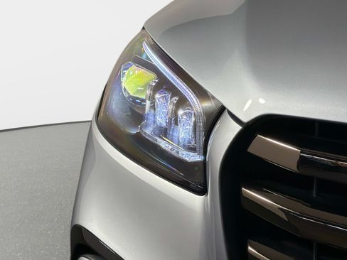 Used 2025 Mercedes-Benz GLS 580 4MATIC image 9