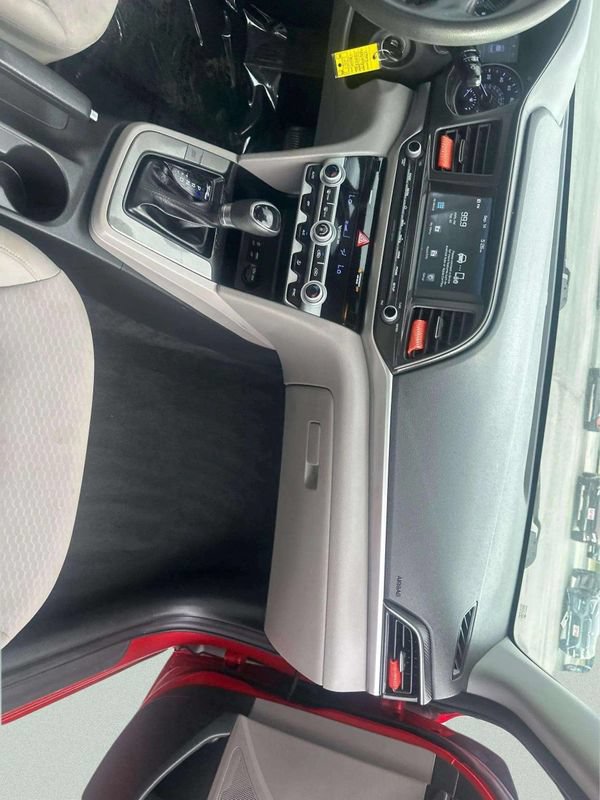 Used 2020 Hyundai Elantra SEL FWD image 10