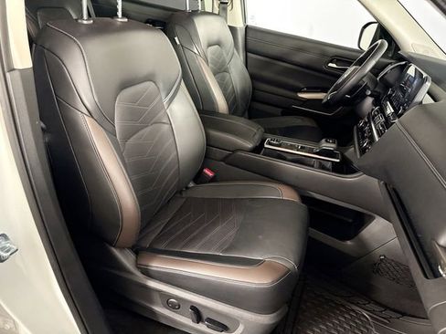 Used 2023 Nissan Pathfinder Platinum image 42