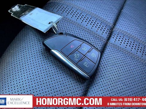 Used 2023 Chevrolet Silverado 1500 High Country w/ Technology Package image 32