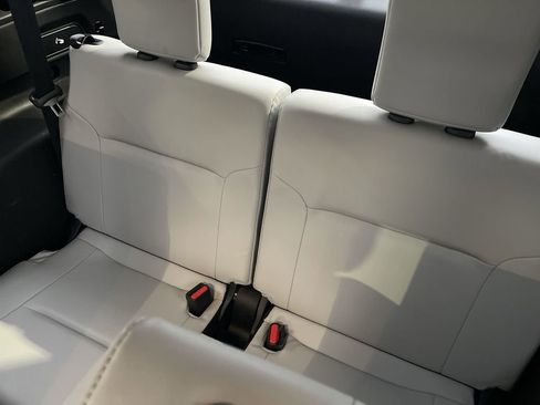 Used 2025 Mitsubishi Outlander SE image 40