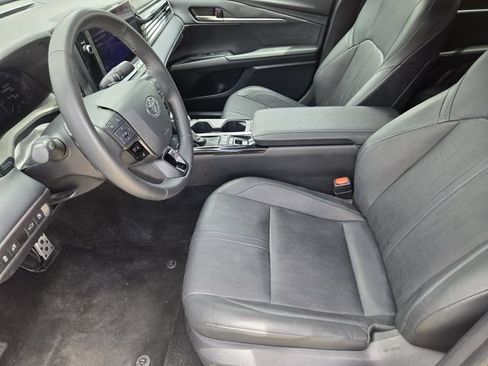 Used 2025 Toyota Camry XSE FWD image 12
