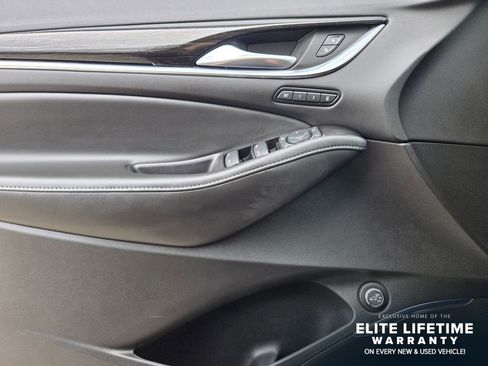 Used 2021 Buick Enclave Avenir w/ Avenir Technology Package FWD image 22
