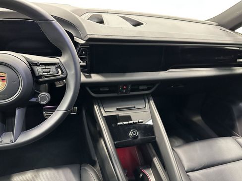 Certified 2025 Porsche Macan 4S Electric AWD/4WD image 28