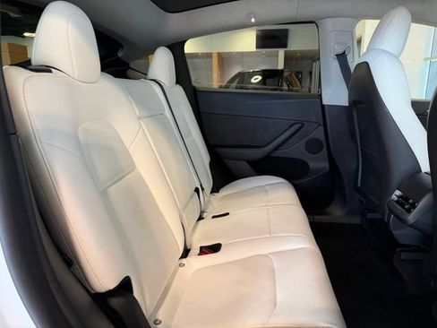 Used 2022 Tesla Model Y Performance AWD/4WD image 22