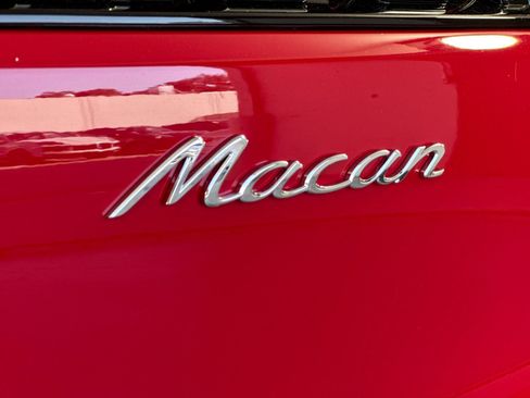 Certified 2026 Porsche Macan AWD/4WD image 33