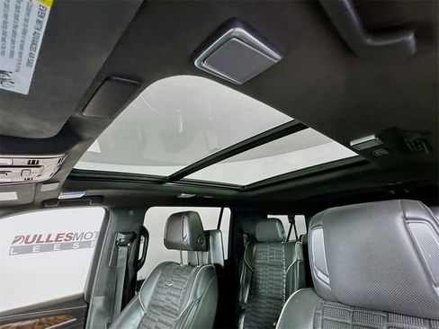 Used 2022 Cadillac Escalade ESV Sport Platinum w/ LPO, ONYX Package image 22