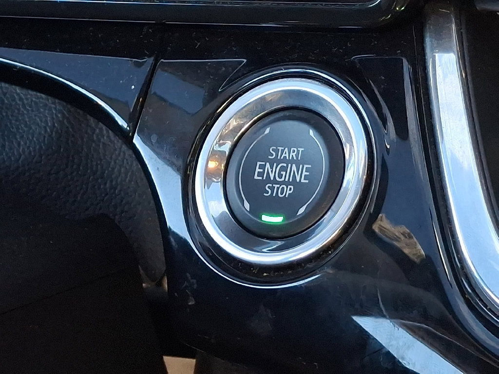 Used 2024 Chevrolet Trax RS w/ Sunroof Package FWD image 31