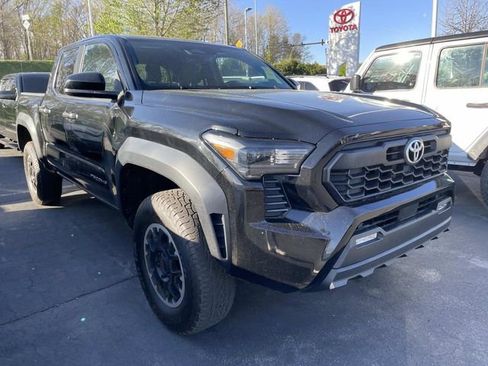 Used 2024 Toyota Tacoma TRD Off-Road image 5