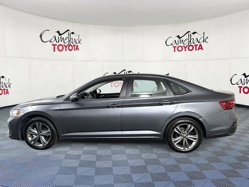 Used 2024 Volkswagen Jetta SE image 4