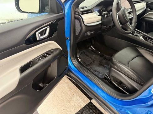 Used 2024 Jeep Compass Limited image 24