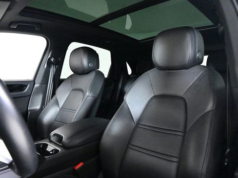 Certified 2023 Porsche Cayenne image 5
