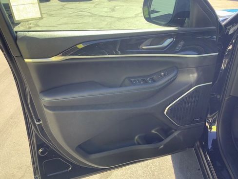 New 2024 Jeep Grand Cherokee Trailhawk image 8