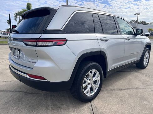 Used 2023 Jeep Grand Cherokee Limited image 3