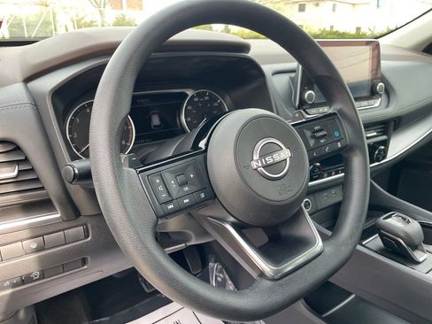 Used 2023 Nissan Rogue SV image 14