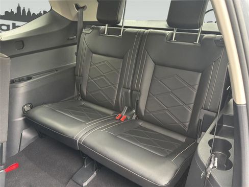 Used 2025 Volkswagen Atlas SE AWD/4WD image 30